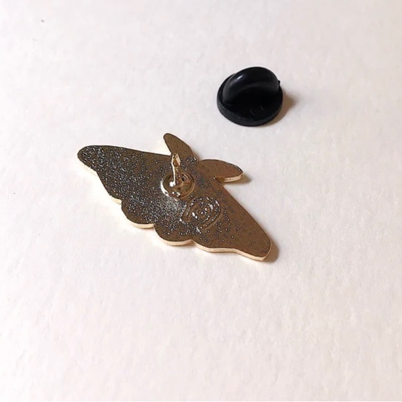 Eradura black moth pin pre-loved gold tone - Picture 4 of 9